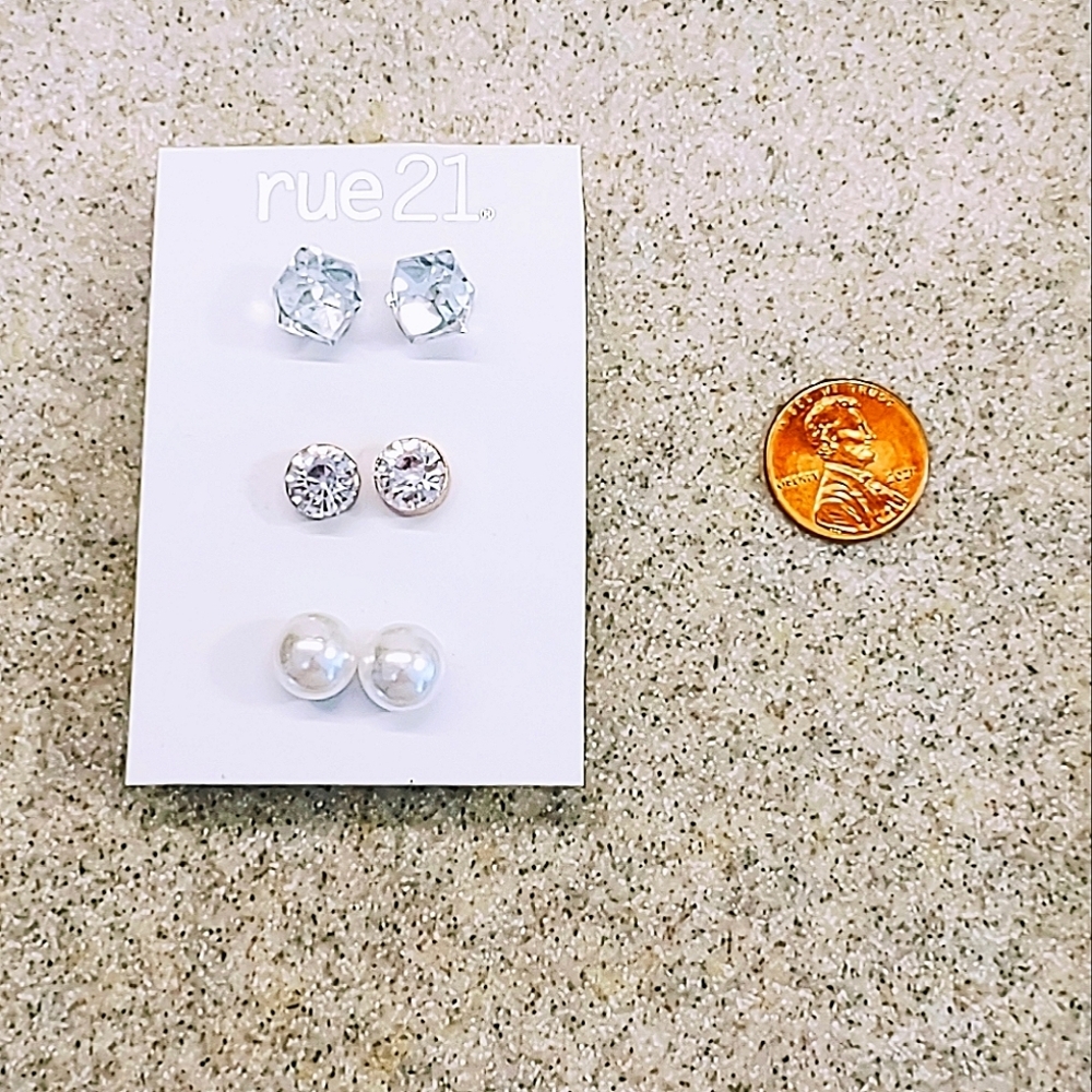 RUE 21 THREE PAIR SPARKLING CLASSIC GLASS & FAUX PEARL STUD EARRINGS - Picture 3 of 4